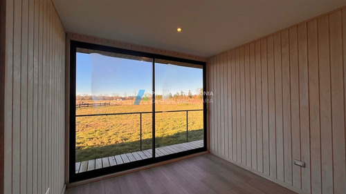 Casa En Venta De 3 Dorm. En Frutillar