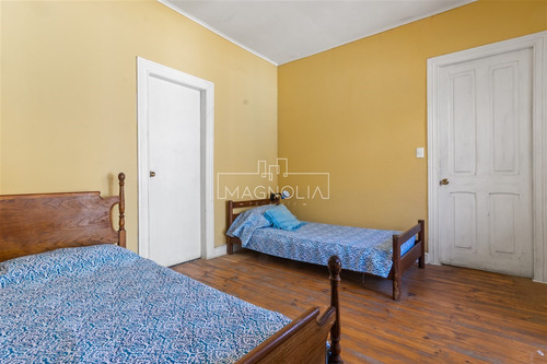 Casa En Venta De 6 Dorm. En Algarrobo