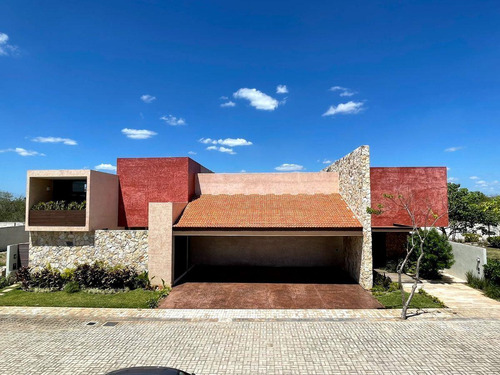 Casa En Venta Merida, Temozon Norte En Privada, Mod. Aurora, Entrega Inmediata.