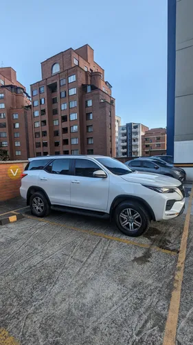 Fortuner 2.4 Sr, Diesel 4x2, Automatíca. Placa Termina En 4.