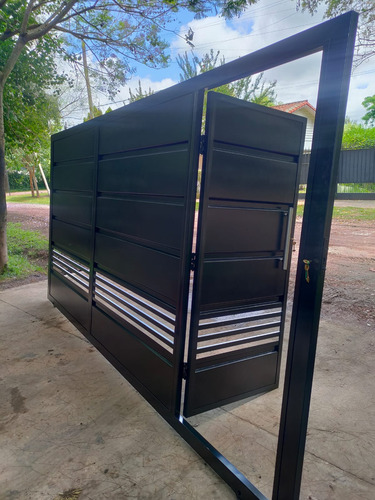 Portón Corredizo Americano 4x2 C/puerta De Escape Negro