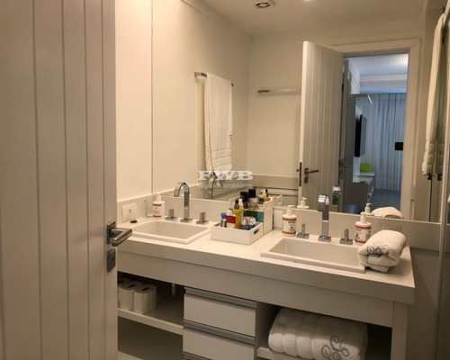 Imagem 9 de 30 de Casa No Condomínio Do Frade Ao Lado Do Canal, Praia Em Frente, Piscina Aquecida, Sala De Ginática, Vaga No Píer Para Embarcação Até 60 Pés. - 2042006663 - 33708895