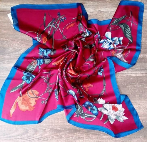 Imagem 3 de 4 de Lenço Acetinado 90x90 Versátil Premium Croped Tiara Bandana