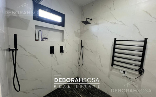 Casa En Venta Cuatro Dormitorios Seis Ambiente A La Laguna Pileta El Naudir Escobar
