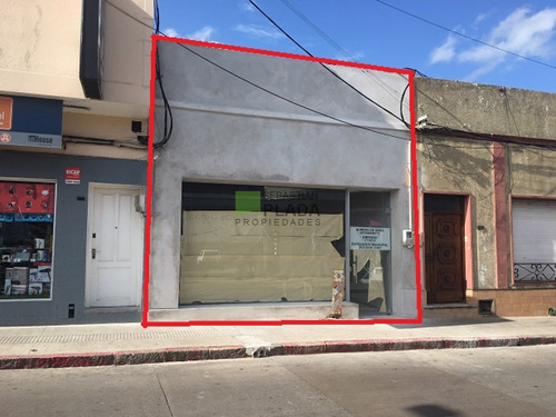 Local A Estrenar De 81 M2, Más Depósito, Servicio Y Patio