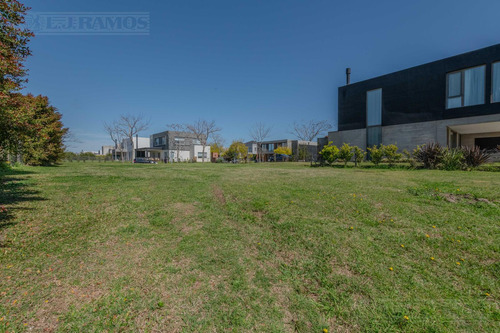 Terreno En Venta En El Barrio Vistas Con Vista Al Lago, Puertos / Escobar