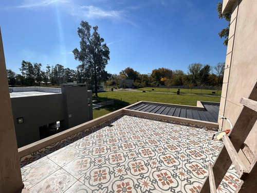 Venta Casa 5 Ambientes Con Pileta- Barrio Santo Tomas