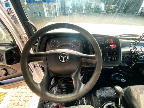 Imagem 10 de 13 de Mercedes-benz Atron 1719 2p (diesel)(e5) 2013/2013 Via Truc