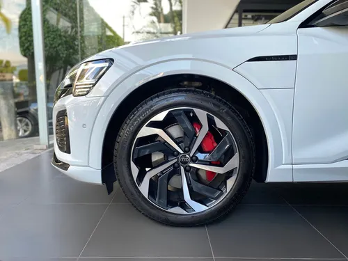 Audi Q8 Sportback E-Tron 0.0 55 E-Tron S-Line Quattro