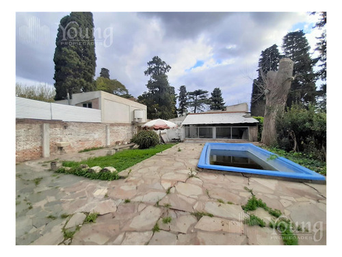 Imagen 1 de 28 de Casa De 4 Ambientes Con Jardin Y Pileta En Berazategui