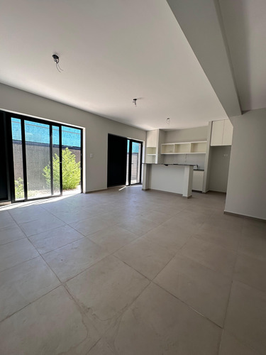 Venta Dúplex 2 Dormitorios Maipú Con Cochera