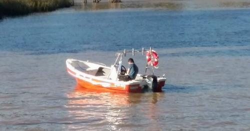 Imagen 2 de 3 de Lancha Traker