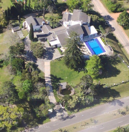 Excelente Casa De Ocho Dormitorios En Venta En El Golf- Ref: 30848