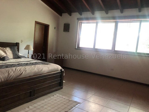Se Vende Casa Tipo Townhouse Espaciosa, Amplia Inm, Con Cocina Empotrada Concepto Abierto E Integrada A La Sala Y Patio, Pisos De Porcelanato, Pozo Y Planta Electrica 100%. Altos De Guataparo