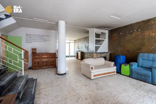 Casa De 4 Recamaras Con Uso De Suelo Comercial Y Jardín Junto Al Centro Médico La Raza