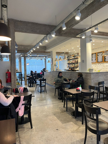 Fondo De Comercio A La Venta Bar- Heladeria - Cafeteria En Pleno Villa Del Parque