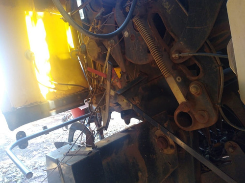 Imagem 8 de 15 de Enfardadeira New Holland B8210 Ano 2012 Revisada Operacional
