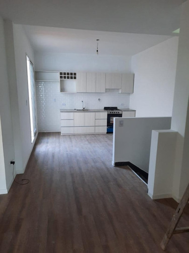 Imagen 10 de 18 de Ph, 4 Amb,151mtr2,patio,terraza Con Jardin,deck Y Parrilla.