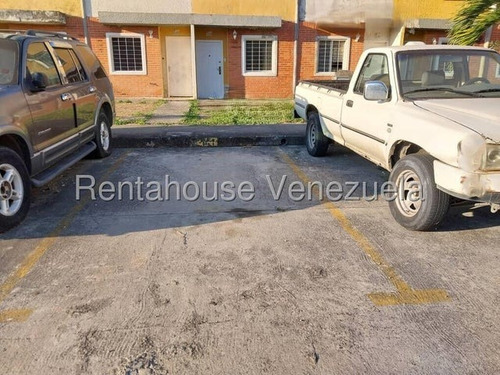 Townhouse En Venta Flor Amarillo Valencia Lr Carabobo Excelente Inversion En Muy Buenas Condiciones Listo Para Mudarse Y Con Potencial Para Ampliar Precio De Oportunidad