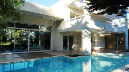 Imagen 6 de 28 de Casa En Mansa, 4 Dormitorios, Piscina Climatizada, En Barrio Privado, Punta Del Este