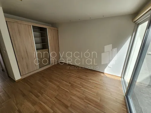 Casa En Renta En Zibata, 4 Recámaras, Privada Con Alberca