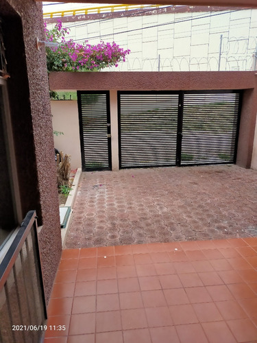 Imagen 2 de 17 de Casa En Venta 2 Plantas Col Calesa 2da Secc. Qro.