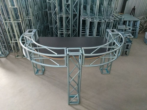 Imagem 4 de 4 de Mesa Treliça Box Truss Para Djs - Lourenço