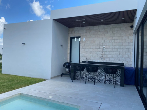Imagen 7 de 14 de Casa De Una Planta Con Acabados De Lujo En Privada Temozon N