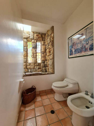 Imagen 14 de 27 de Remax Infinity Vende Exclusiva Casa En Guataparo Country Club 128324 Frances Mijares 04144990396