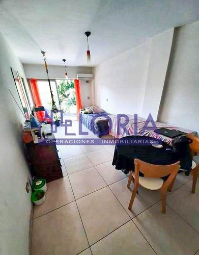 Imagen 4 de 8 de 1 Ambiente Contra Frente - Con Balcón - Con Cochera.-