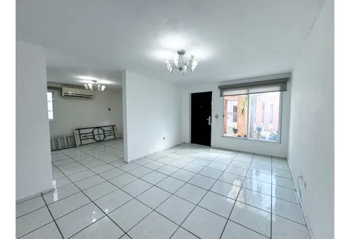 Venta, Casa En Francisco Montejo Con Alberca 3 Habitaciones Mérida