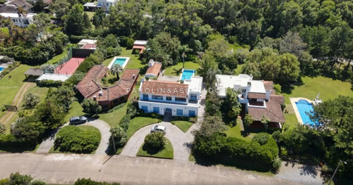Hermosa Casa En Venta De 5 Dormitorios En Solanas, Punta Del Este.