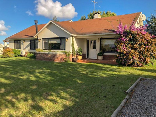 Venta Casa Colinas De Carrasco Tres Dormitorios
