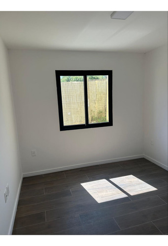 Venta Casa 3 Dormitorios Lomas De Solymar A Estrenar Hermosa Ph Próxima A La Rambla Costanera Y Tuyuti. Zona De Servicios, Locomoción, Centro De Estudios, Etc. Imperdible Opción.