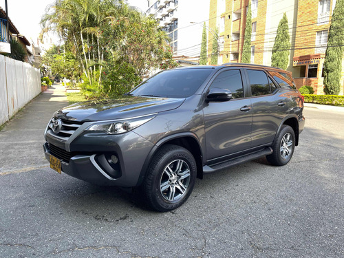 Toyota Fortuner 2.4 Dsl At