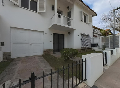 Casa En Venta De 3 Dormitorios - Garage - Jardin - En Barrio Parque Cornelio Saavedra