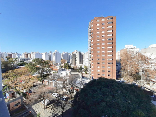 Imagen 2 de 13 de Venta Apartamento 2 Dormitorios Y 2 Baños, Piso Alto, Bien Ubicado, Muy Luminoso!
