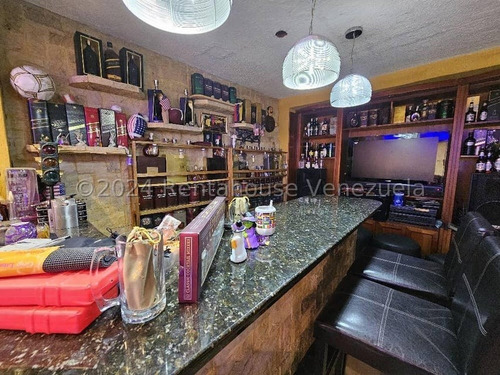 Casa Moderna En Venta Urb El Castaño Zona Privada Con Planta Electrica Y Piscina Se Vende Amoblada Kg:24-19915