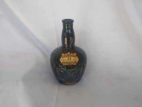 Antigua Botella Vacía Chivas 21 Años Royal Salute. 