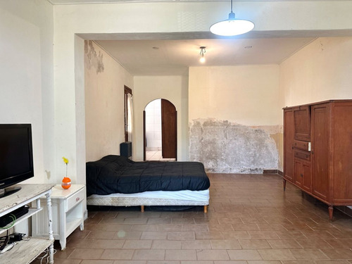 Venta Local Al Frente Con Patio Zona Constitución