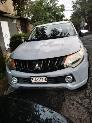 Mitsubishi L200 2.4 Cabina Doble 4x2 Mt