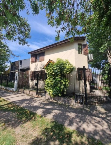 Hermosa Casa En Esquina!