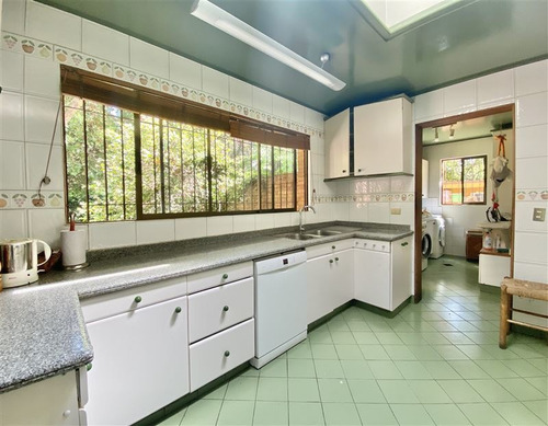 Casa En Venta De 4 Dorm. En Las Condes