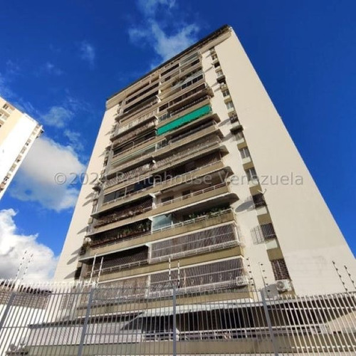 Apartamento En Alquiler El Marques Mls # 24-14587 C.s.