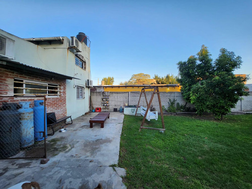 Casa En Venta - 3 Dormitorios 1 Baño - Cochera - 315mts2 - Ensenada