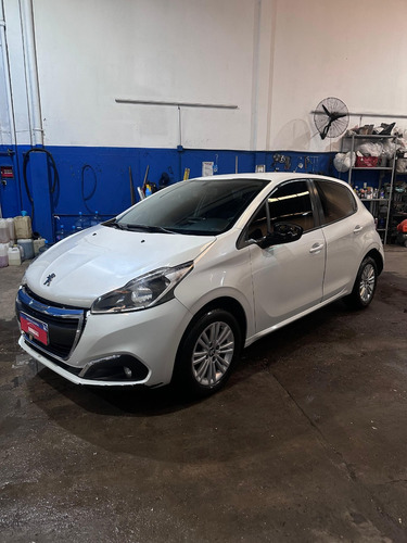 Peugeot 208 Allure 1.6 115 Inundado