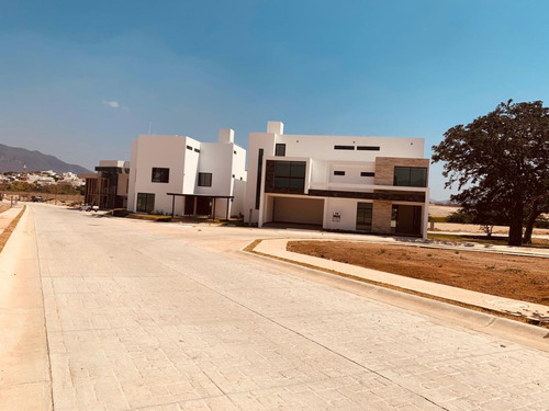 Fracc, Residencial Puerta De Hierro