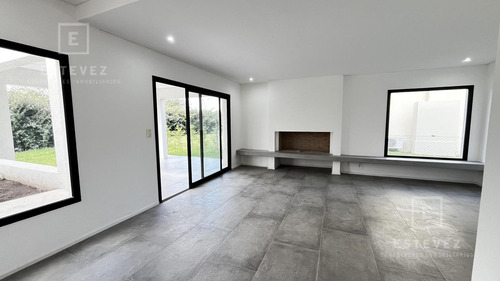 Casa En Venta, 2 Plantas, Lote Interno, Barrio Ceibos, Puertos, Escobar