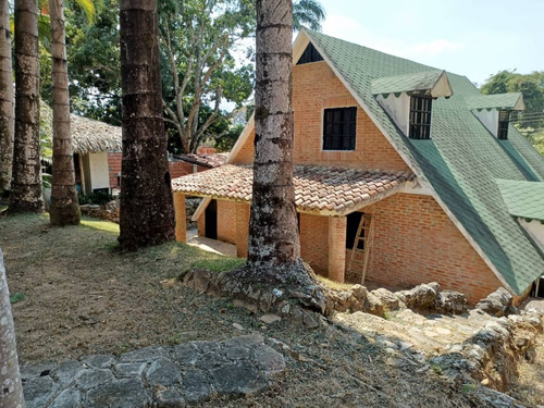 Casa En Colinas De Guataparo. Tipo Chalet. Valencia Edo Carabobo 