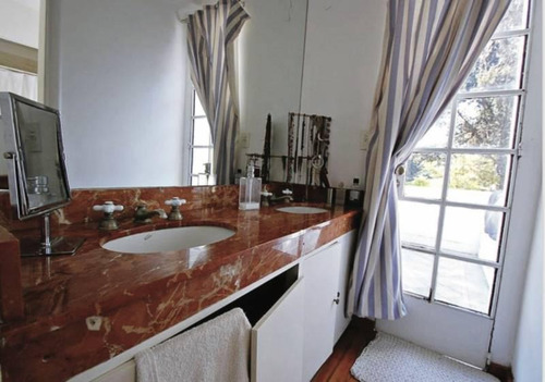 Excelente Residencia Estilo Ingles Con Gran Parque Y Piscina